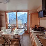 La Belle Vue Les 2 Alpes Apartment *